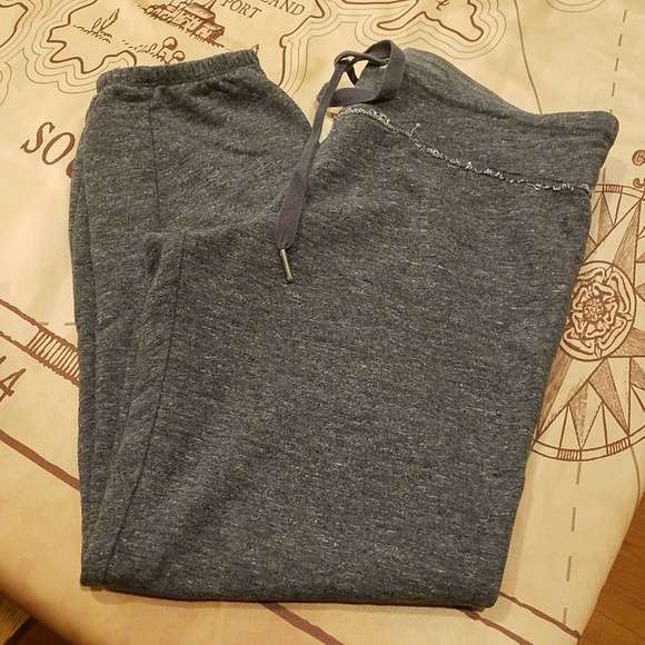 CLOTHING - Picture 4 of 7